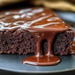 Saftiger Schokokuchen mit geschmolzener Schokolade